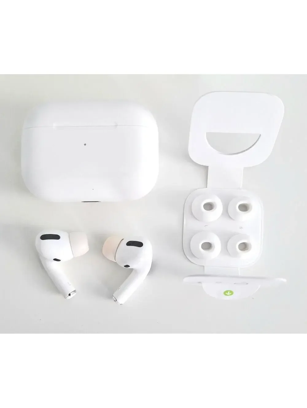 Used Apple AirPods Pro 1st Gen Charging Case New Tips A2190 - Slight Issue
